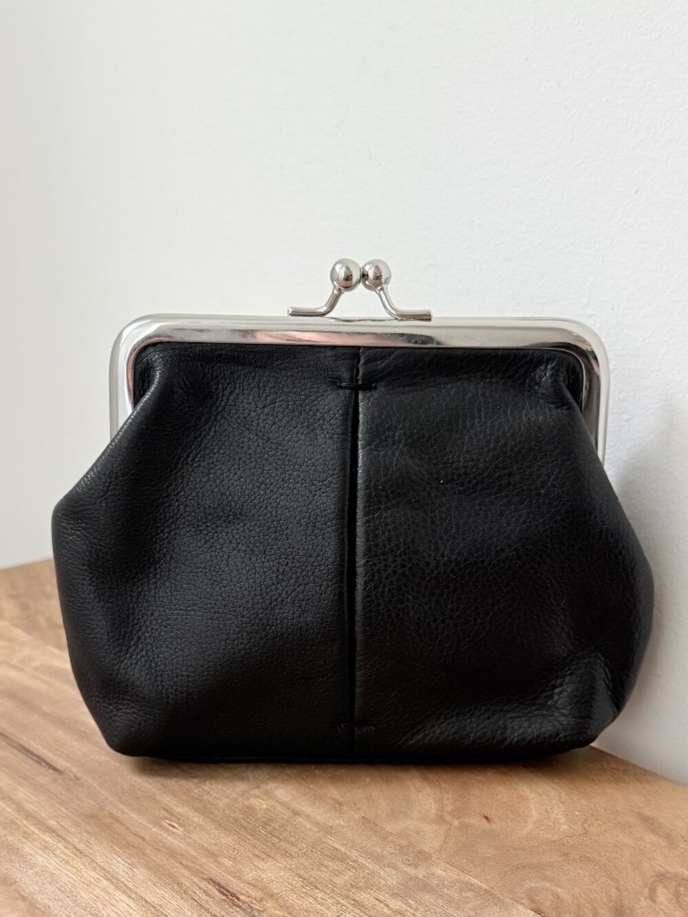 AMERICAN LEATHER CO. Black Wolfe Frame Leather Kisslock Clutch Wallet Coin Purse